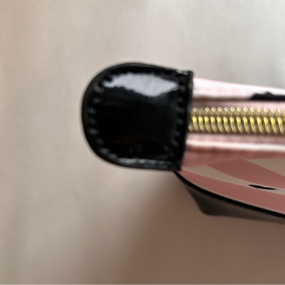 Betsey Johnson Pink and Black Heart Pattern Women's Make-up Bag Kit  Clutch - Picture 11 of 15